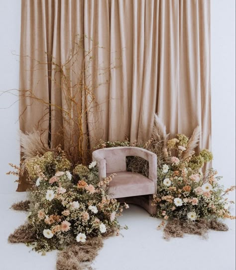 Aesthetic Backdrop Ideas, Bride Chair, Ruangan Studio, Photo Studio Design, Photography Studio Decor, Photography Studio Design, Photography Studio Setup, Prenup Ideas, Easter Photoshoot