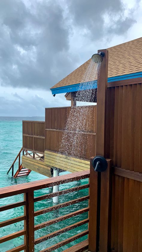 shower outside in the ocean Outdoor Shower Aesthetic, Stamped Passport, Surfer Aesthetic, Aesthetic Bedroom Ideas, Outdoor Showers, Summer Vision, Beach Shower, Ocean Aesthetic, Cute Rooms