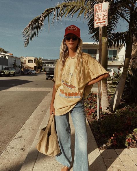 Halley Elefante (@thesaltyblonde) | Instagram Coastal Street Style, Coastal Boho Fashion, Cali Style Outfits, Beachy Boho Outfits, Florida Style Clothing, Looks Boho, Colorful Boho Fashion, Beach Vibes Outfit, Boho Street Style