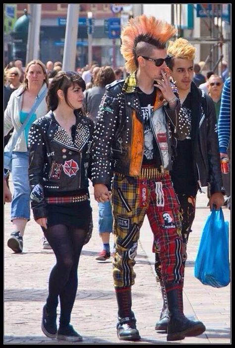 Punk 80s Punk Fashion, Chicas Punk Rock, Punk Subculture, Garage Punk, Pop Punk Fashion, 80s Punk, Punk Culture, Punk Rock Outfits, Punk Looks