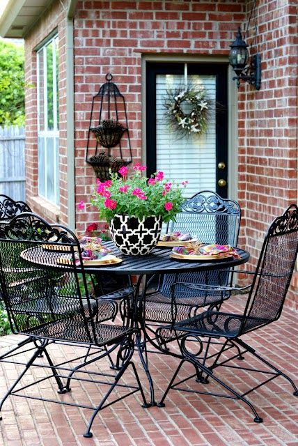 Spring Open House Tour-Jennifer from Dimples and Tangles | 11 Magnolia Lane Patio Furniture Inspiration, Wrought Iron Patio Set, Design Per Patio, Small Patio Furniture, Iron Patio Furniture, Wrought Iron Patio Furniture, Desain Pantry, Brick Patio, Outdoor Patio Set