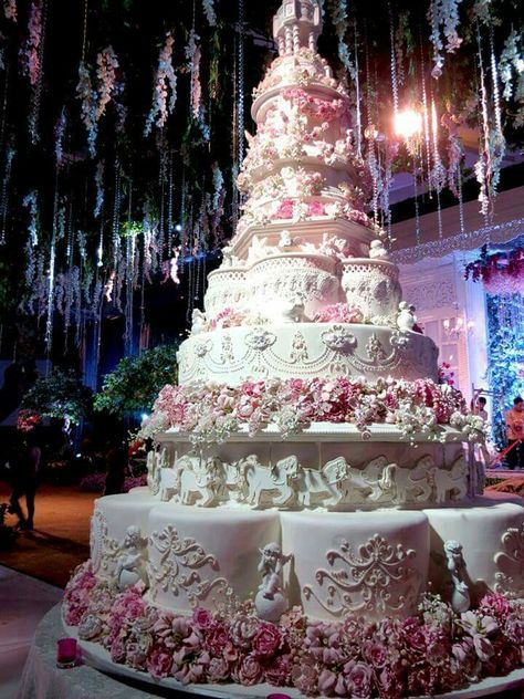 Huge Wedding Cakes, Huge Wedding, Fancy Wedding Cakes, Extravagant Wedding Cakes, Big Wedding Cakes, Dream Wedding Cake, Extravagant Wedding, Amazing Wedding Cakes, Gorgeous Wedding Cake