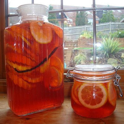 Comment faire le vin d'orange ? Homemade Tomato Paste, Orange Liquor, Sour Orange, Homemade Liquor, Wine Recipe, Orange Wine, Homemade Wine, Orange Recipes, Gourmet Gifts