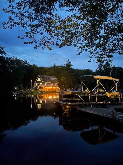 House Near Lake Woods, Rainy Lake House Aesthetic, Cottage Near Lake, Lake House Minnesota, Lake House Aesthetic Exterior, Vermont Lake House, Midwest Lake House, New Hampshire Lake House, Living On A Lake