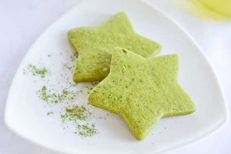 This Matcha Green Tea Sugar Cookies recipe is like the classic sugar cookie except flavored with matcha green tea powder. Travel Edinburgh, Desserts Japonais, Edinburgh London, Matcha Green Tea Recipes, Matcha Recipes, Matcha Cookies, Green Tea Recipes, Matcha Recipe, Matcha Green Tea Powder