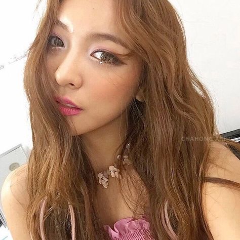 Fx Luna, Luna Fx, Insta Models, Purple Color, Amber, Neon, Long Hair Styles, Photo And Video, Instagram Photos