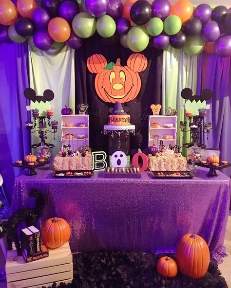 Check out this fun Mickey Mouse Halloween Birthday Party! Love the decor! See more party ideas and share yours at CatchMyParty.com   #catchmyparty #partyideas #halloween #halloweenparty #mickeymouse #boo #bootoyou #haunted #party Mickey Mouse Halloween Birthday Party, Disney Halloween Parties, Halloween First Birthday, Halloween 1st Birthdays, Halloween Themed Birthday Party, Mickey Halloween Party, Dekorasi Halloween, Halloween Baby Shower Theme, Halloween Party Decorations