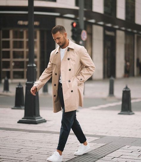 Mens Streetwear Inspiration på Instagram: "Yes or nov😄 Follow @mr.streetwear for more! 📷 by @sandro" Trench Coat Beige, Men's Trench Coat, Trench Coat Outfit, Mens Fashion Blog, Fall Outfits Men, Trench Coat Men, Best Mens Fashion, Mens Fashion Classy, Coat Outfits