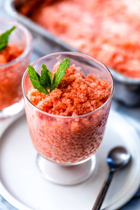 Cool off with this refreshing Watermelon Cucumber Granita. Easy to make, and no special equipment needed! #watermelon #cucumber #ice #summerdessert #summerrecipes #healthyrecipes #weightwatchersdessert #glutenfree #dairyfree Cucumber Watermelon, Watermelon Dessert, Weight Watcher Desserts, Vegan Paleo Recipes, Lunch Appetizers, Weight Watchers Desserts, Skinny Taste Recipes, Dinner Appetizers, Appetizer Salads