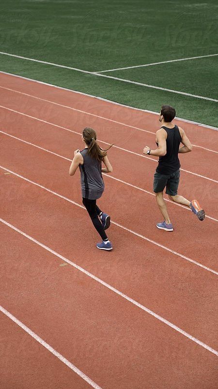 Jogging Aesthetic, Post Run Stretches, Stretches For Runners, Running Photos, Fitness Vision Board, Couple Running, Sports Couples, Marathon Training Plan, Sports Aesthetic