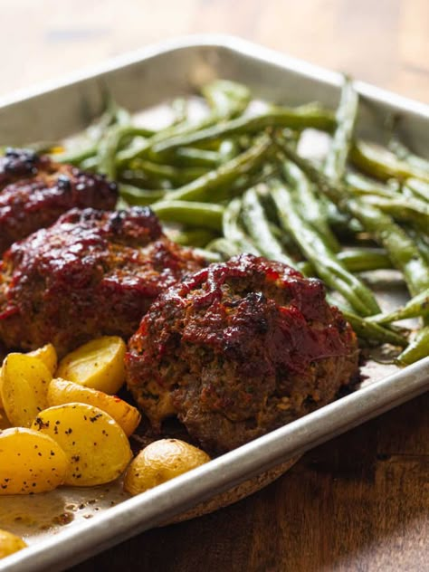 Sheet Pan Meatloaf, Pan Meatloaf, Mini Meatloaf Recipes, Mini Meatloaf, Mini Meatloaves, Meatloaf Dinner, Mini Meatloafs, Sheet Pan Suppers, Sheet Pan Dinners Recipes