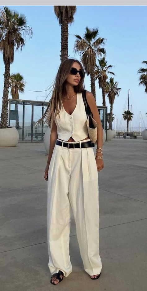 2025 Outfits, Palm Springs Outfit, Minimal Stil, Minimalist Moda, How To Look Expensive, Cute Vacation Outfits, Spring Trends Outfits, Chique Outfits, White Suit