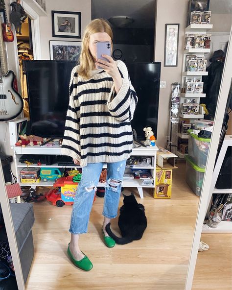 What I Wore This Week - livelovesara Green Flat Shoes Outfit, Green Flats Outfit, Green Sweater Vest Outfit, Green Shoes Outfit, Teacher Capsule Wardrobe, Capsule Wardrobe Essentials, Green Flats, Flats Outfit, Spring Capsule Wardrobe