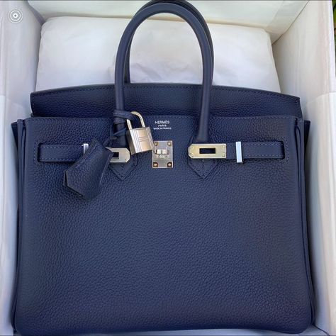 Meech on Instagram: “Hermes Birkin 25cm” Navy Birkin, Hermes Birkin Blue, Hermes Birkin 25, Togo Leather, Birkin 25, Casual Chic Outfit, Hermes Birkin, Birkin Bag, Hermes Bag Birkin