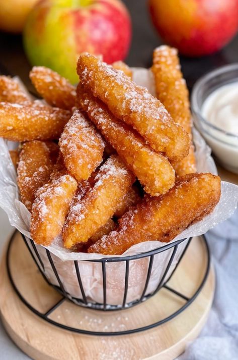 Try our delicious Crispy Air Fryer Apple Fries for a healthy twist on a classic treat! These apple fries are perfectly crunchy on the outside and tender on the inside. A guilt-free snack that’s easy to make in your air fryer. 🍏🍟 #airfryer #apple #fries #healthy #snack Air Fryer Apple Fries, Fries Healthy, Apple Fries, Fries At Home, Spaghetti With Spinach, Asparagus Recipes Roasted, Guilt Free Snacks, Yummy Healthy Snacks, Fried Apples