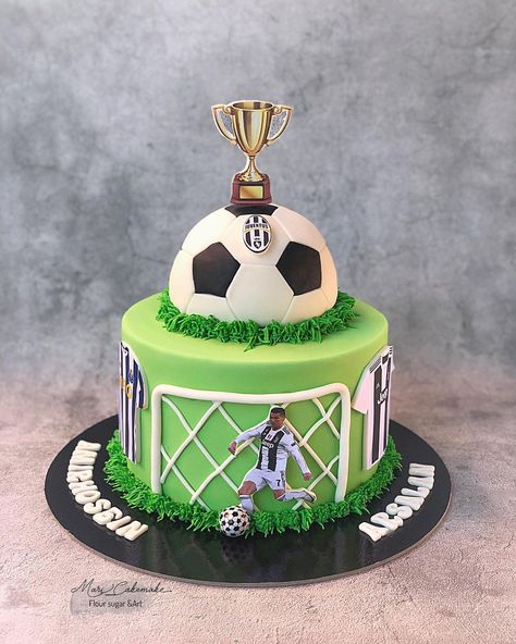 Fcb Cake Birthdays, Birthday Cake Soccer, Football Cake Ideas, Football Cakes, Football Pitch Cake, Cake For Football Lover, Buttercream Soccer Cake, Football Party Cake, 3d Soccer Ball Cake