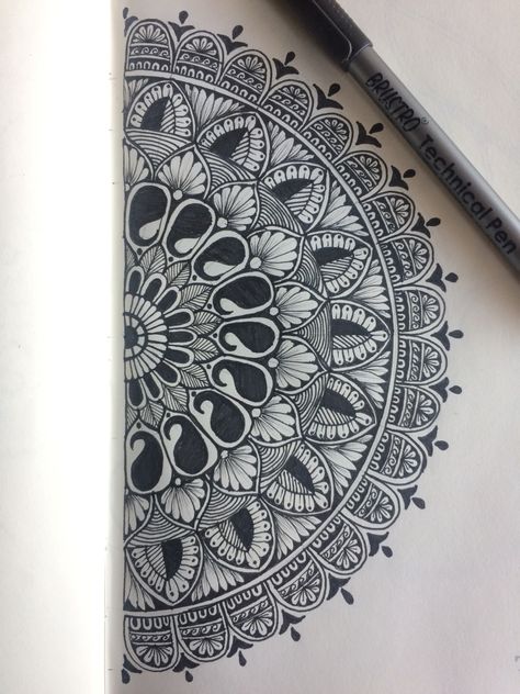 Mandala Leaf Design, Mandala Leaf, Drawing Mandalas, Mandala Sketch, Mandala Ideas, Easy Mandala Drawing, Simple Mandala, Mandala Designs, Mandala Artwork