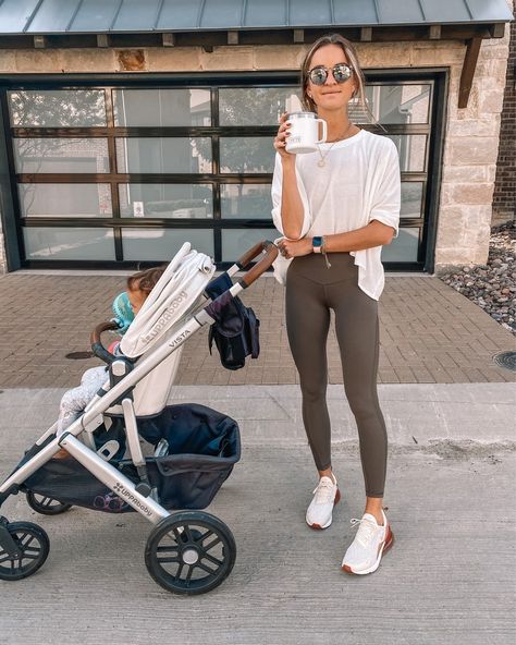 Athletic Formal Outfits, Athlesiure Fits Spring, Mom Gym Outfits, Cute Mom Athletic Outfits, Mom Athletic Outfits, Womens Athleisure, Workout Mom Outfit, Pregnant Sporty Outfits, Athlesuire Outfit Summer