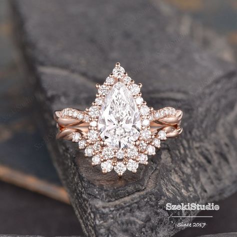 Pear Moissanite engagement Ring Set Halo Anniversary Ring Rose Gold Women Moissanite Bridal Set Twist Infinity Diamond Wedding Ring Set Gift Hot Sale pear moissanite link: https://www.etsy.com/listing/1029749890/ ITEM INFORMATION Metal Type - Solid 14k Rose Gold Band Width - (approx. 2.2mm) Engagement ring: Center Stone - 6x9mm Natural Moissanite, Pear Shaped Weight about 1.6ct Side Stone - Natural Diamond, H color, SI clarity/Moissanite, D color, VVS clarity Weight - 0.46ct Side Colorless Stone Pear Engagement Ring Halo, Rose Gold Bridal Set, Western Rings, Pear Moissanite Engagement Ring, Pretty Engagement Rings, Moissanite Engagement Ring Set, Ring Rosegold, Cute Engagement Rings, Moissanite Bridal Sets