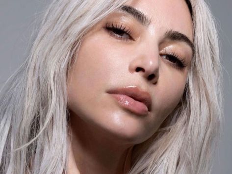 Kim Kardashian Says This Laser "Removes Sun Spots and Sun Damage" Hydrated Lips, Lips Photo, Beauty Hacks Lips, Latest Workout, Laser Removal, Best Lip Balm, Sun Damaged Skin, Lip Hydration, Winter Beauty