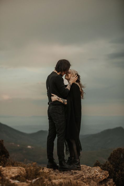 Moody Mountain Photography, Moody Romantic Engagement Photos, Twilight Engagement Photos, Dark Academia Engagement Photos, Dark And Moody Engagement Photos, Gothic Couple Aesthetic, Dark Couple Photoshoot, Engagement Photos Moody, Dark Engagement Photos