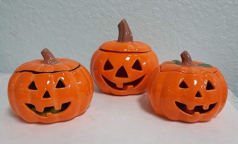 Halloween Pottery, Candle Ceramic, Painting Clay, Ceramics Bowls Designs, Pumpkin Ceramic, Clay Classes, Halloween Clay, Air Dry Clay Projects, Paint Your Own Pottery