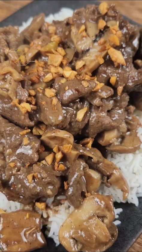 Garlic Pepper Beef ala JOLLIBEE #GarlicPepper #GarlicPepperBeef #jollibee #reels2023 #reelsvideo #reelsfb #reelsviral #tiktok企業戶 #tiktok2023 #tiktokviral #fypシ゚ | Mommy K of Krish Kusina | Mommy K of Krish Kusina · Original audio Garlic Pepper Beef, Jollibee Food, Beef With Gravy, Pepper Beef, Filipino Dishes, Gravy, Garlic, Cooking Recipes, Audio