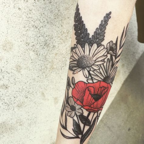 Poppy and Daisy Tattoo on Arm | Best Tattoo Ideas Gallery Poppies Sleeve Tattoo, Daisy And Poppy Tattoo Half Sleeves, Poppy Flower Half Sleeve Tattoo, Arm Poppy Tattoo, Poppy Leg Tattoo, Black And White Poppy Flower Tattoo, Poppy Tattoo Sleeve, Red Poppy Tattoo, Daisy Flower Tattoos