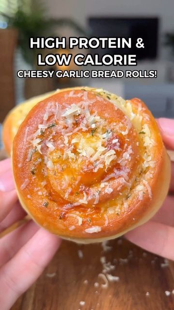 Daily Nutrition Tips on Instagram: "EASY & CHEESY GARLIC BREAD ROLLS! High Protein & Low Calorie💪🏼 follow 👉 @goalnutritiontips follow 👉 @goalnutritiontips follow 👉 @goalnutritiontips . Credit 📸 @_aussiefitness . ‼️ follow 👉 @goalnutritiontips for more tips & high protein recipes! These cheesy garlic bread rolls are super easy to make & the dough only requires 2 ingredients🔥 Compared to a fast food version these are a great lower calorie, lower fat & higher protein version that can be pre High Protein Garlic Bread, Easy Cheesy Garlic Bread, Garlic Bread Rolls, Garlic Rolls, Cheese Brands, Daily Nutrition, Low Fat Cheese, Garlic Cheese Bread, High Protein Low Calorie