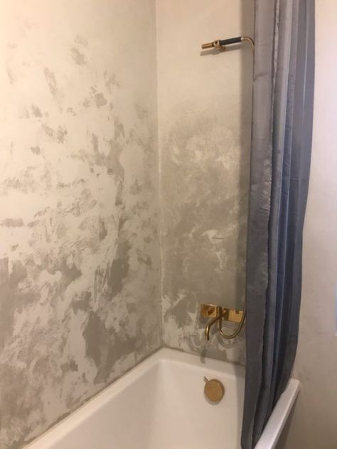 Waterproof Plaster, Venetian Plaster Walls, Plaster Paint, Polished Plaster, Wall Painting Techniques, Accent Wall Designs, Waterproof Bathroom, Bathroom Walls, Stucco Walls