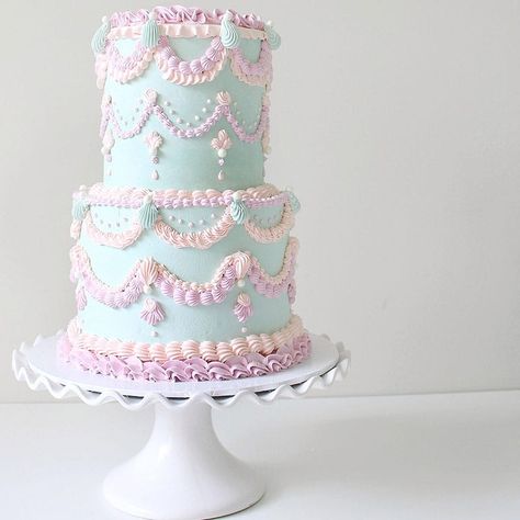 Pastel Vintage Cake, Cookie Dessert Recipes, Lambeth Cakes, Black Buttercream, Lambeth Cake, Bible Cake, Peony Cake, Metallic Cake, Two Tier Cake