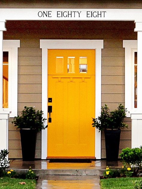 Crafstman Yellow Door Design. Love this door (less bright) & window moulding. Mustard Door, Window Moldings, Craftsman Front Door, Yellow Front Door, Craftsman Entry, Exterior Paint Combinations, Window Moulding, Orange Front Doors, Yellow Front Doors