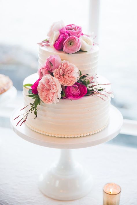 White Cake Pink Flowers, White Cake With Pink Flowers, Shadi Decoration, Pastel Wedding Theme, Cupcake Boutique, Wedding Cake Fresh Flowers, Small Wedding Cakes, Elegant Birthday Cakes, Fresh Flower Cake