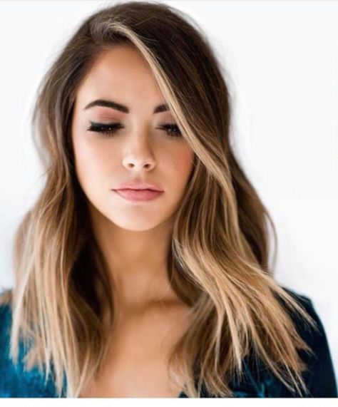 The Money Piece is The New Hair Trend That Will Upgrade Your Balayage Trendy We Fryzurach, Brunette Balayage, Money Piece, Ombré Hair, Brown Blonde Hair, Round Faces, Short Hair Styles Easy, Easy Hairstyles For Long Hair, Hairstyles For Round Faces