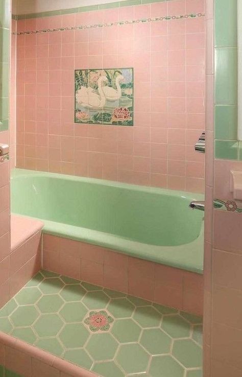 1960s Bathroom, Rooms Decoration, Retro Bathrooms, Casa Vintage, Ideas Hogar, Shabby Chic Bathroom, Vintage Bathrooms, Chic Bathrooms, Trendy Bathroom