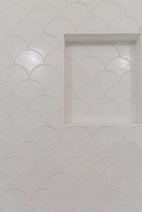 Villa Bonita Project Reveal with Fireclay Tile - BECKI OWENS White Scallop Tile, Scallop Tile Bathroom, Ogee Drop Tile, Scallop Tile, Matte Black Fixtures, White Fish Scale Tile, Scallop Tiles, Mermaid Tile, Black Fixtures