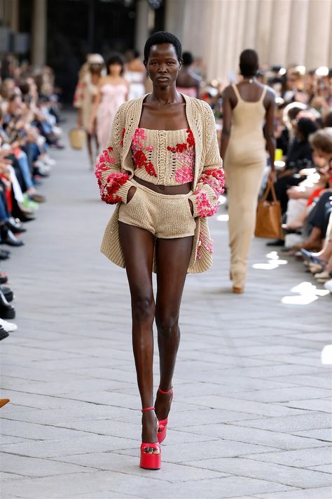 Ermanno Scervino Ready To Wear Spring Summer 2024 Milan – NOWFASHION Ss24 Womenswear, Summer Work Dresses, Casual Work Outfits Women, Knitwear Trends, Summer Runway, Spring Knits, Business Casual Outfits For Women, Summer Work Outfits, Spring Fashion Outfits