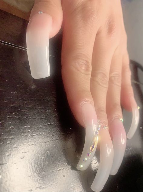 Curved Nails French Tip, Long Curved Acrylic Nails Coffin, Curved French Tip Nails, Curved Nails Acrylic, Long Curved Acrylic Nails, Long Curved Nails, Curved Acrylic Nails, 2000s Nails, Long Fingernails