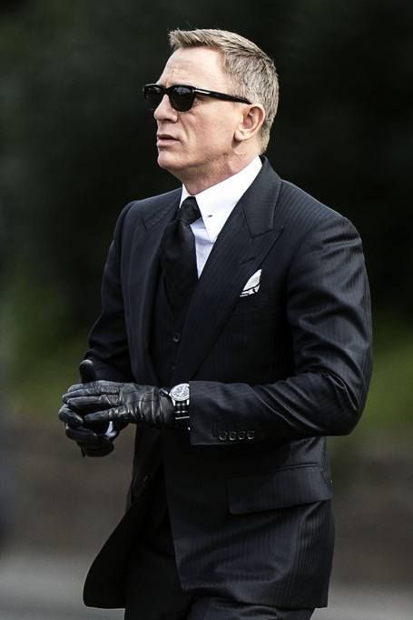 Daniel Craig Spectre, James Bond Suit, Bond Suits, James Bond Spectre, Daniel Craig 007, James Bond Style, Daniel Craig James Bond, A Man In A Suit, Man In A Suit