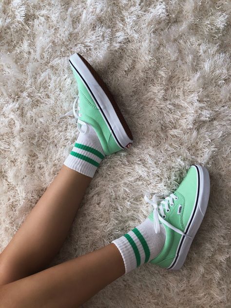 Green Vans Outfit Womens, Green Vans Outfit, Vans Outfit Womens, Green Vans Shoes, Vans Shoes Outfit, Sneaker Socks, Green Vans, Vans Outfit, Shoes Outfit