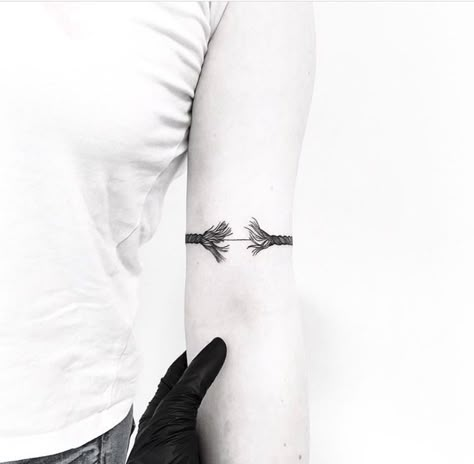 Minimalist Tattoos For Women, Tattoos For Women Shoulder, Deep Tattoo, Unique Tattoos For Women, Native Tattoos, Geniale Tattoos, Small Tattoos For Guys, Minimalist Tattoos, Up Tattoos