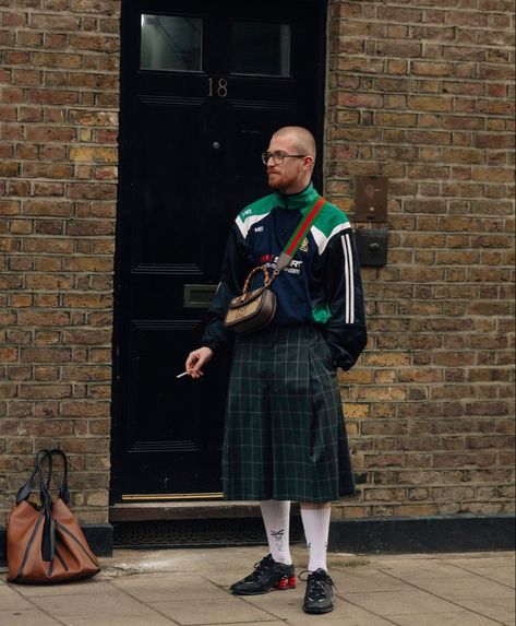 Men’s Skirt, Guys In Skirts Fashion, Men In Dresses Aesthetic, Men Skirt Outfits, Japanese Americana Fashion Men, Kilt Outfit Men, Rock Fashion Men, Kilt Men Fashion, London Fashion Week 2023