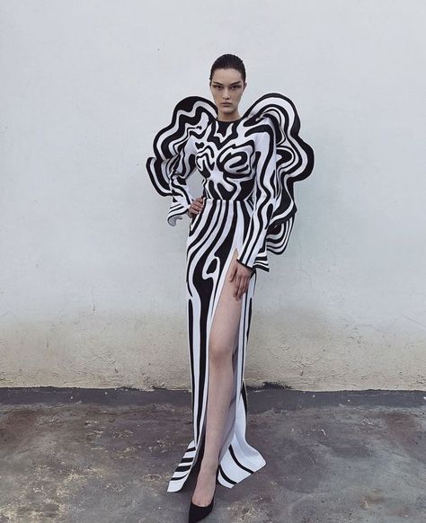 Weird Sleeve Design On Fashion, High Fashion Black And White, Optical Illusion Fashion, Weird Fashion Aesthetic, Futuristic Fashion Aesthetic, Futuristic Fashion Editorial, Different Fashion Styles, Alon Livne, Strange Fashion