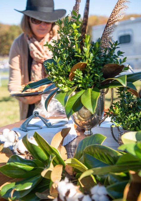 Decorating Your Steeplechase Tailgate - Wine and Country Life Kentucky Derby Tailgate, Steeplechase Tailgate Decorating, Keeneland Tailgate, Thanksgiving Tailgate, Steeplechase Tailgate, Polo Tailgate, Kentucky Derby Tablescape, Polo Picnic, Fox Hunting Decor