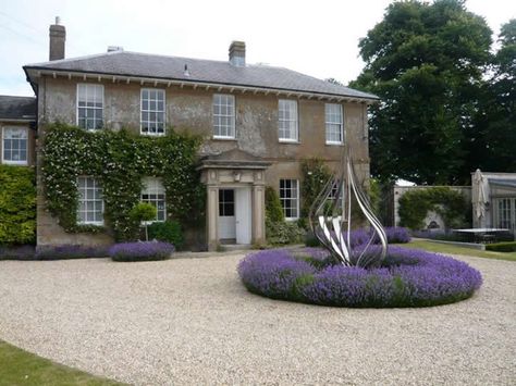 Roundabout Driveway Design, Front Yard Parking Ideas Driveways, Round About Driveway Landscaping, Victorian Driveway, Roundabout Driveway, Circle Driveway Landscaping, Round Driveway, Circle Driveway, Driveway Entrance Landscaping