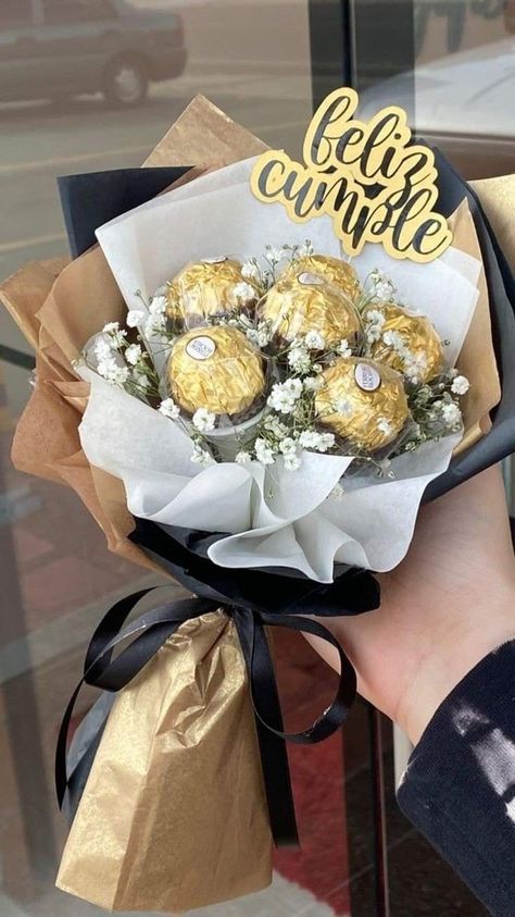 Home Decor Ideas Farmhouse, Candy Gifts Diy, Chocolate Flowers Bouquet, Chocolate Bouquet Diy, Candy Bouquet Diy, Diy Bouquet Wrap, Flower Bouquet Diy, Diy Gift Set, Chocolate Flowers