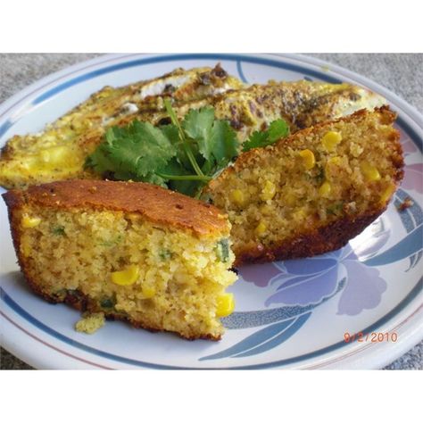 Jalapeno Cornbread | "I make the dough in the bread machine and cook it in the oven. My coworkers beg for the recipe!" Potassium Recipes, Jalapeño Cornbread Recipe, Jalapeno Cheese Bread, Low Potassium Recipes, Low Potassium Diet, Potassium Foods, Jalapeño Cornbread, Bread Maker Recipes, Cheesy Bacon