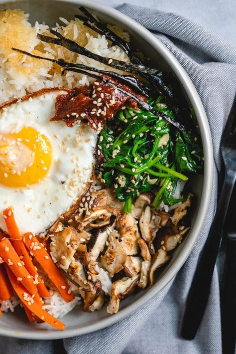 How To Make Bibimbap, Dolsot Bibimbap, Bibimbap Recipe, Chicken Thigh Recipes Oven, Couple Cooking, Chicken Thigh Recipes Crockpot, Chicken Thigh Recipes, Korean Food, A Bowl