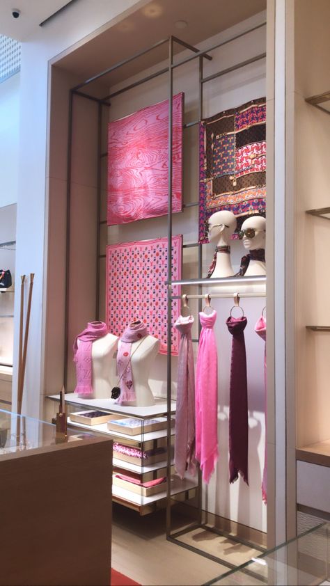 Louis Vuitton Store Interior Design, Scarf Store Design Ideas, Textile Display Exhibitions, Scarf Shop Design, Scarf Store Design, Hijab Store Design, Dress Store Design, Louis Vuitton Store Interior, Scarf Display Ideas