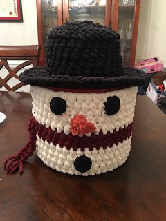 The Perfect Stitch...: Snowman Popcorn Tin Cover Snowman Popcorn, Popcorn Container, Popcorn Containers, Tin Ideas, Popcorn Tin, Bernat Blanket, Bernat Blanket Yarn, Crochet Christmas Decorations, Basket Pattern